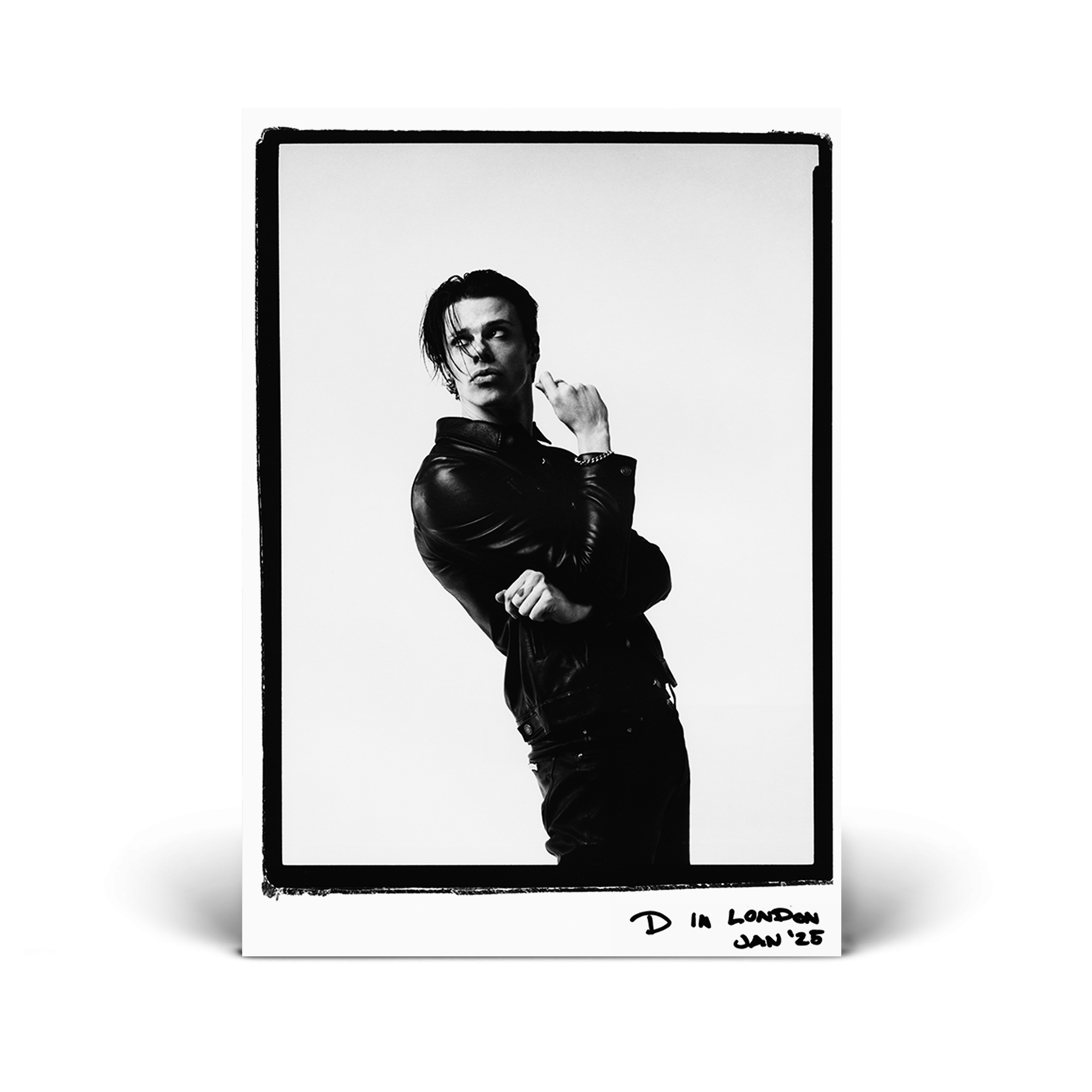 Yungblud Idols Leaning Poster schwarz&weiß 408307